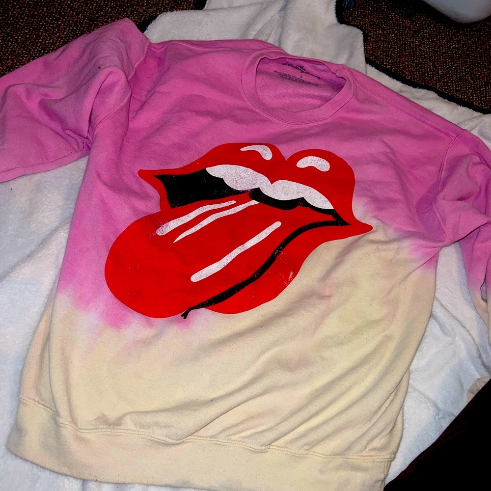 Urban outfitters rolling stone multi colered v neck size L its been worn alot